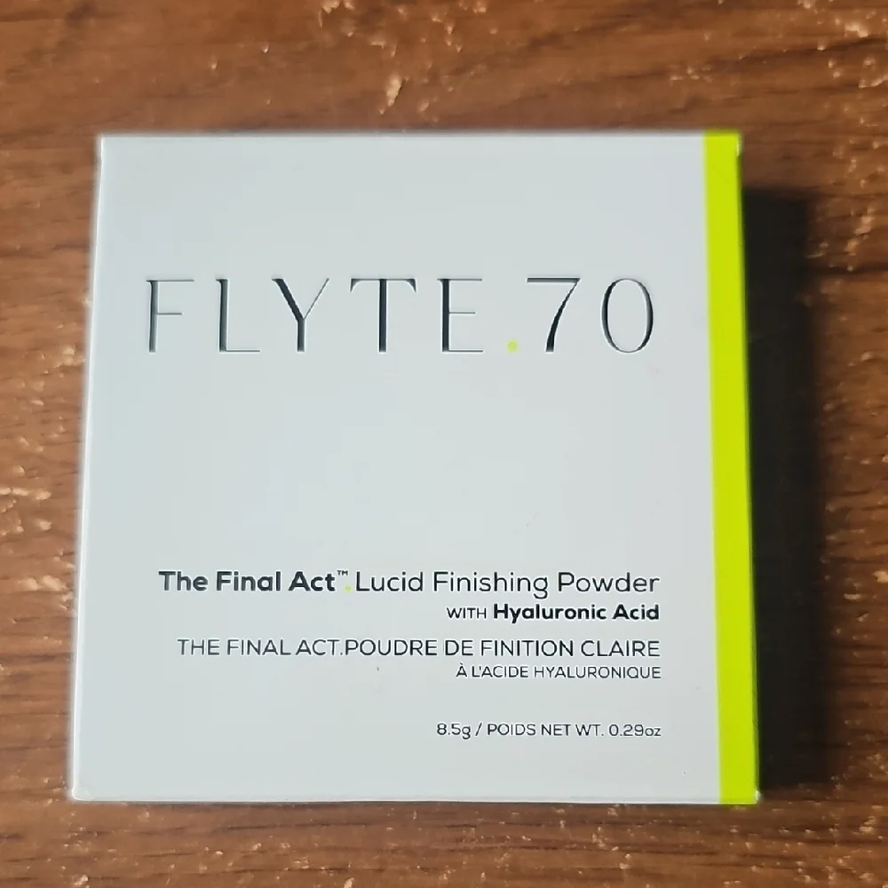 NIB Flyte 70 The Final Act Lucid Finishing Powder With Hyaluronic Acid - Holiday